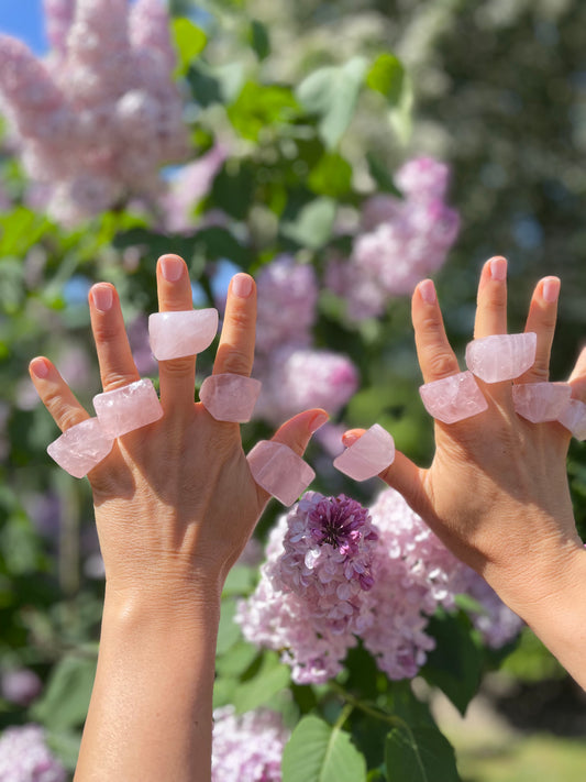 Hand carved rose quartz ring by Marie-Françoise Jewellery 