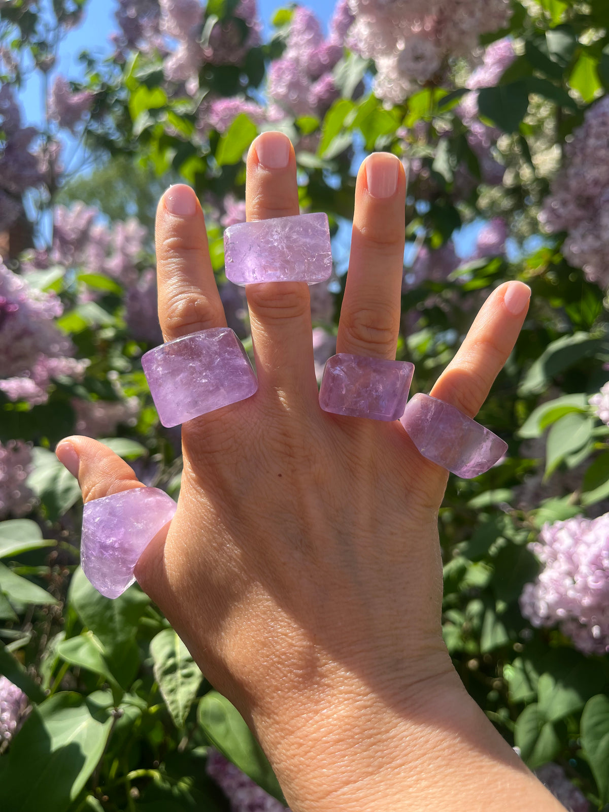 Amethyst ring carved from the stone by Marie-Françoise jewellery